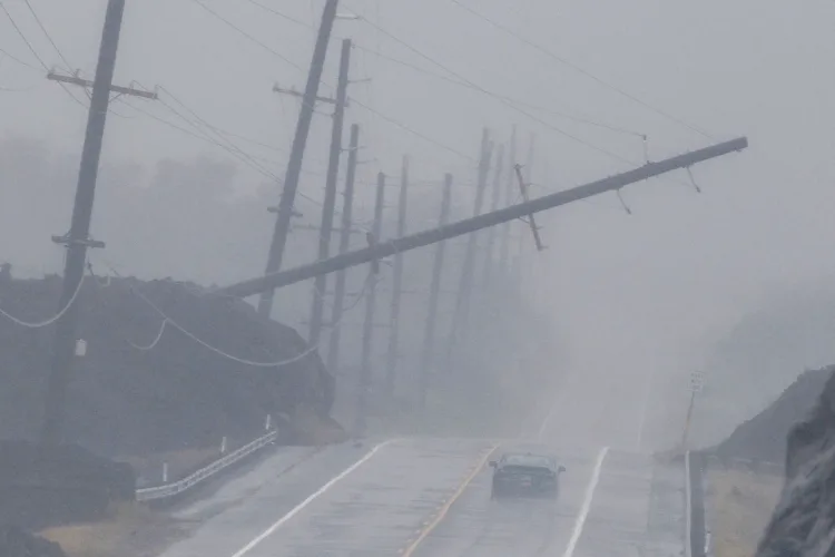 Hurricane Lala skirts Big Island